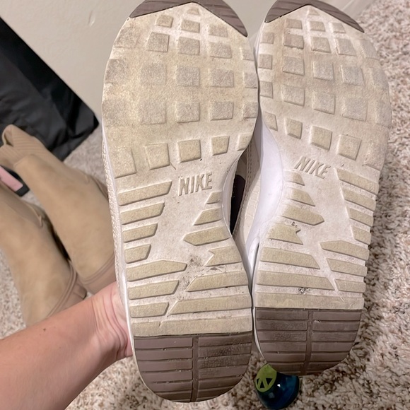 Air max Thea beige Nike sneakers
Good used condition
Size 6 - Picture 5 of 5